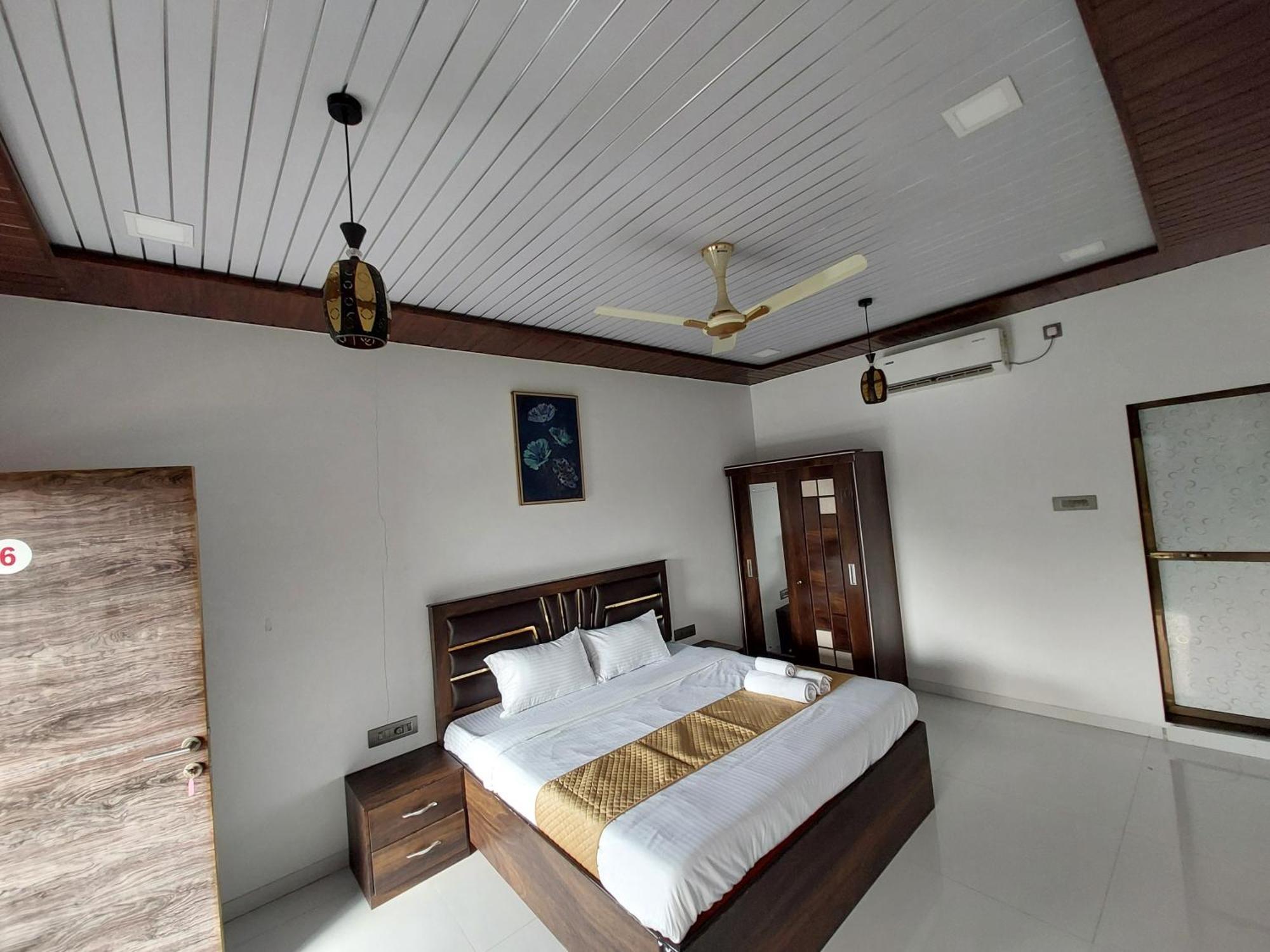 The Village Resorts Karjat Phòng bức ảnh
