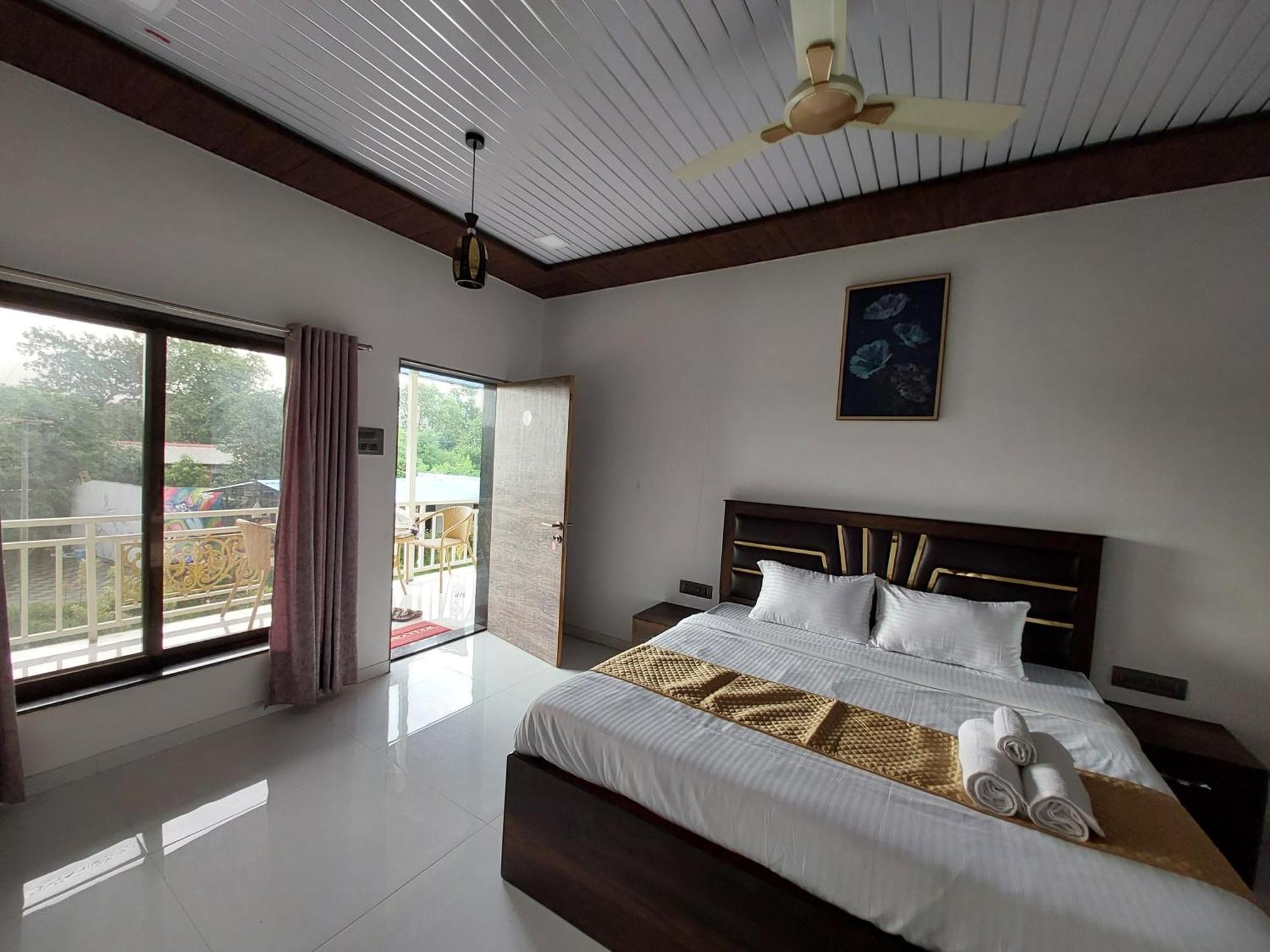 The Village Resorts Karjat Phòng bức ảnh